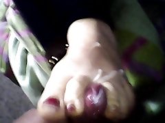 Quickly wife toejob footjob