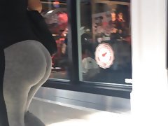 Jiggly plump bubble booty in