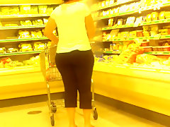 Ugly milf w perfect wide ass